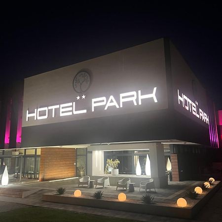 Hotel Park Opoczno Kültér fotó