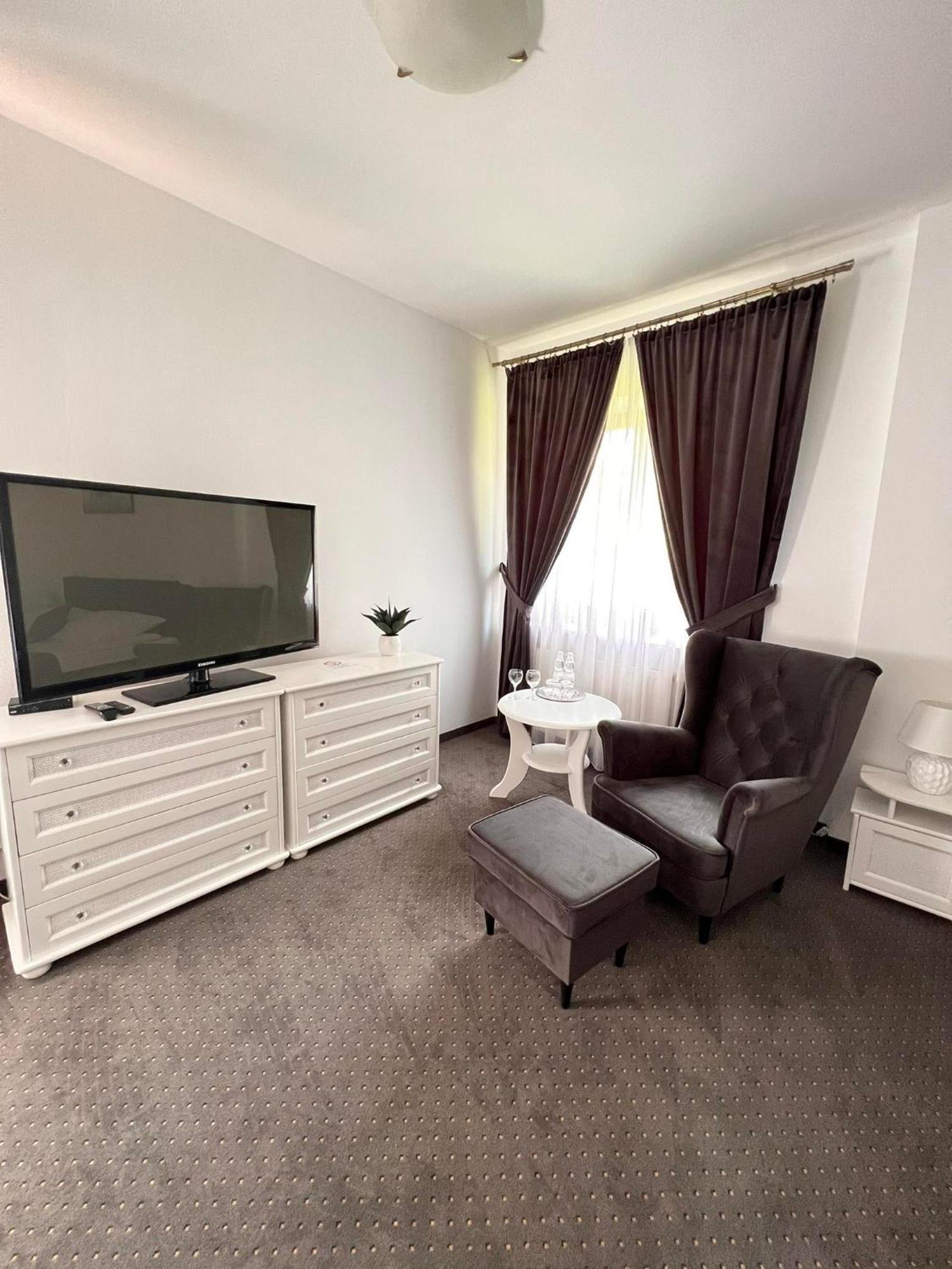 Hotel Park Opoczno Kültér fotó