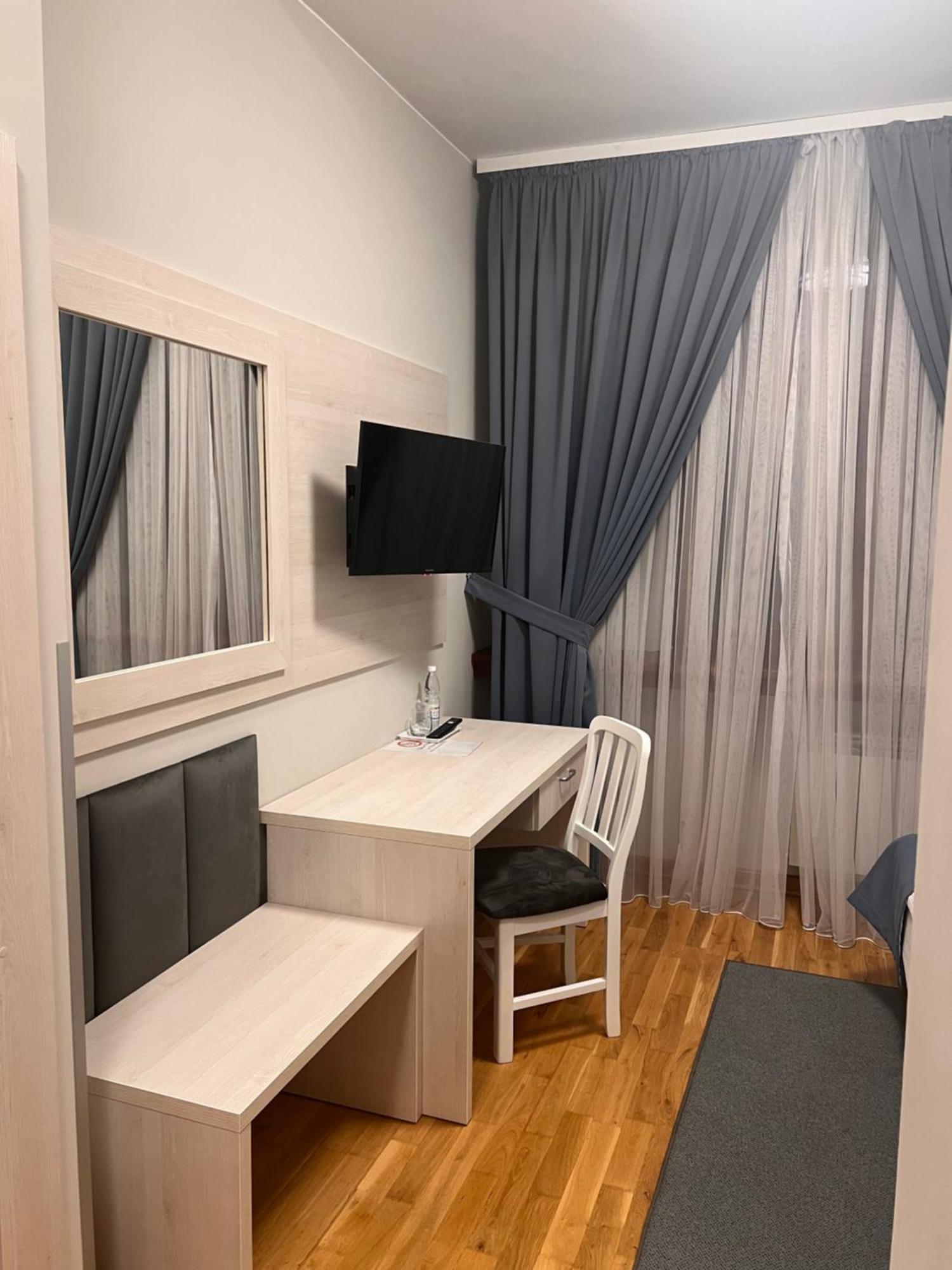 Hotel Park Opoczno Kültér fotó