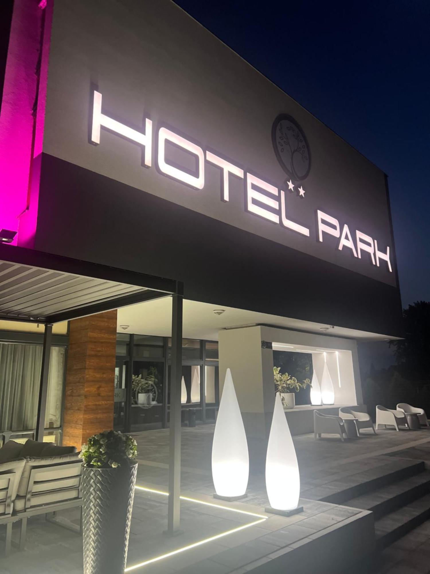 Hotel Park Opoczno Kültér fotó