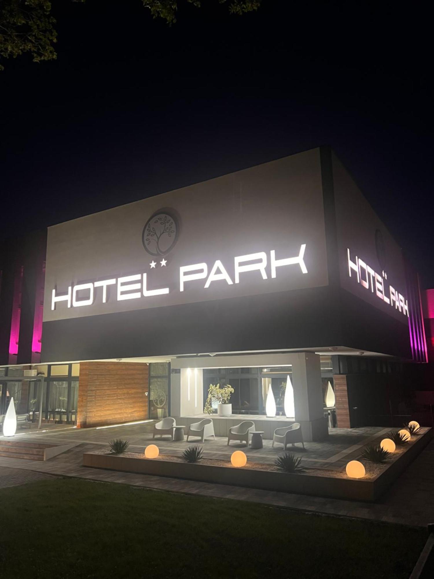 Hotel Park Opoczno Kültér fotó