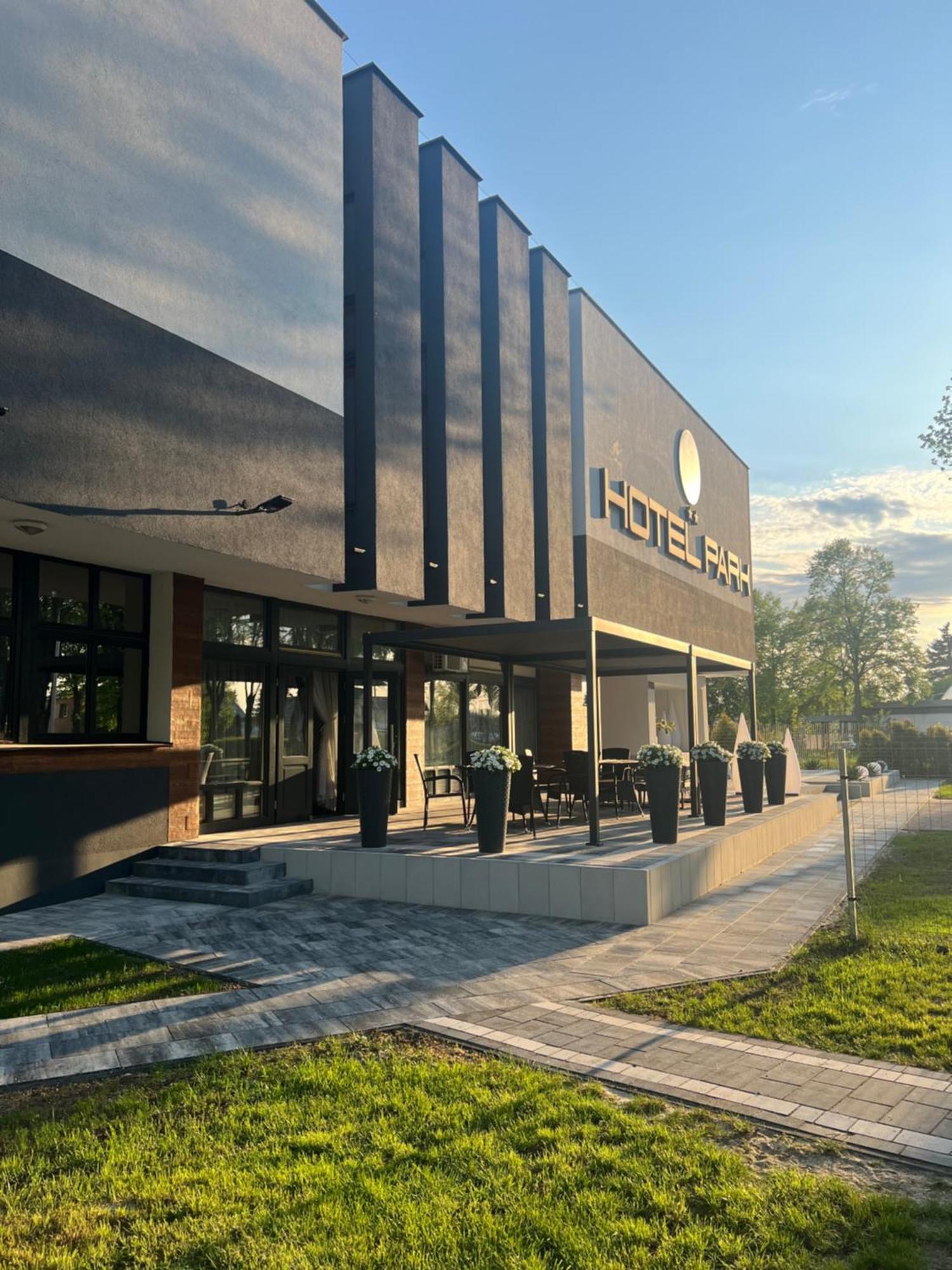 Hotel Park Opoczno Kültér fotó