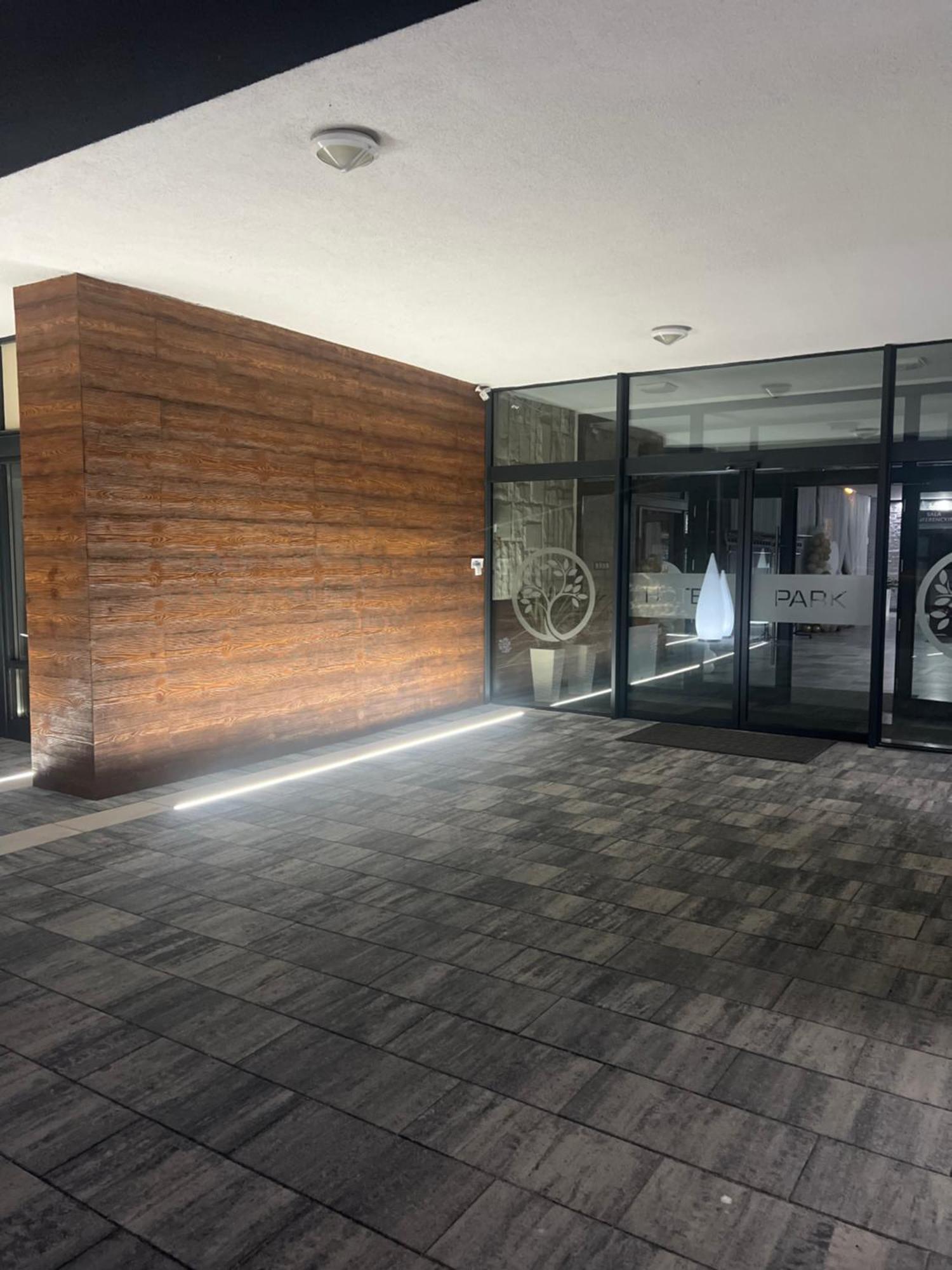 Hotel Park Opoczno Kültér fotó